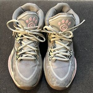 Nike Kyrie Infinity Leopard Camo Basketball Shoes Size 7.5
